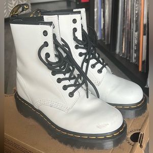 Dr. Martens 1460 Bex boots in White Smooth Leather